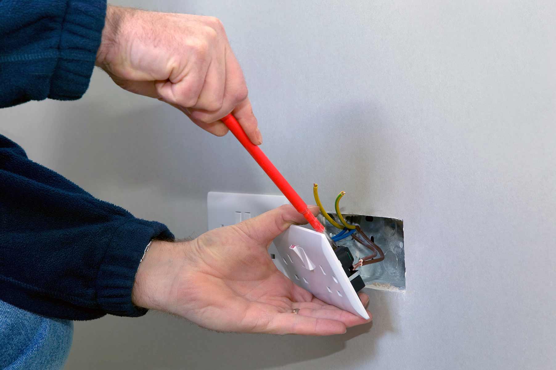 Our electricians can install plug sockets for domestic and commercial proeprties in Streatham Hill and the local area. 